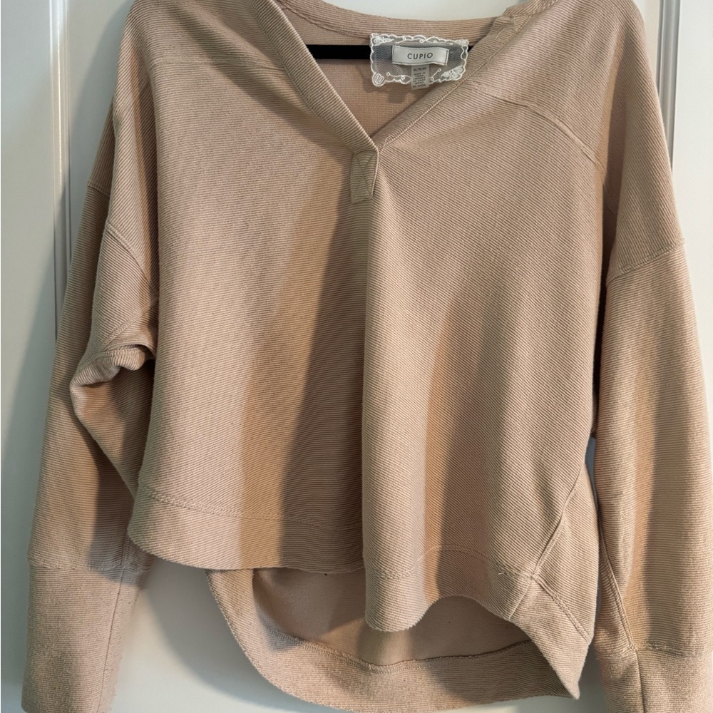 Cupio Women's Tan Crew Neck Sweater